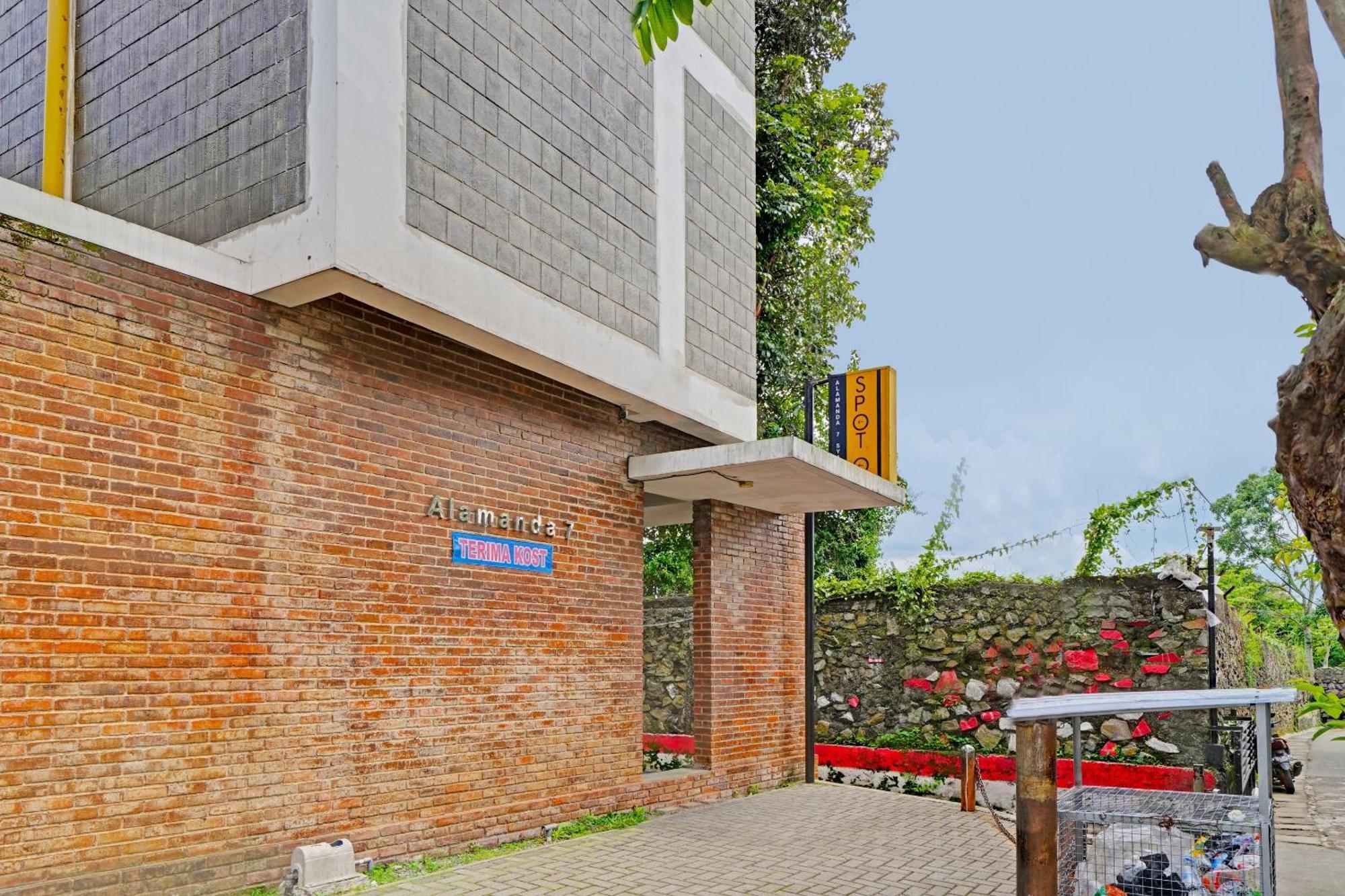 SPOT ON 2190 Alamanda 7 Syariah Bandung Dış mekan fotoğraf
